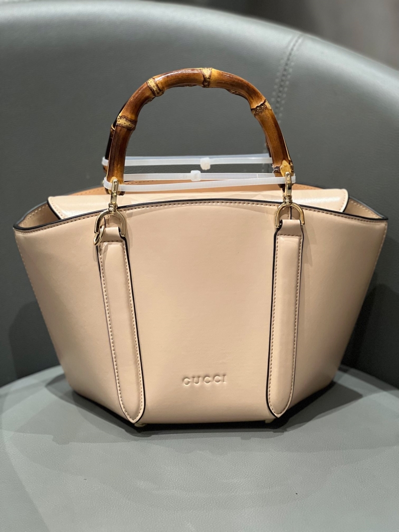 G*u*i shopping bags